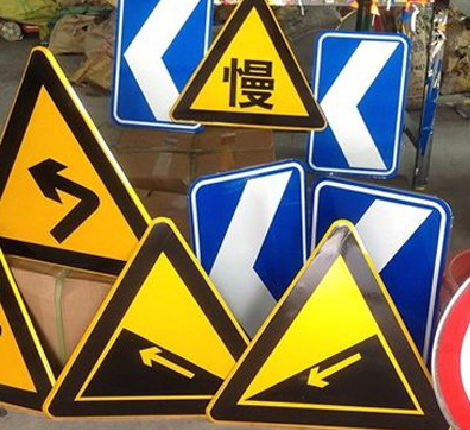 双江标识标牌中颜色的确定是很重要的。